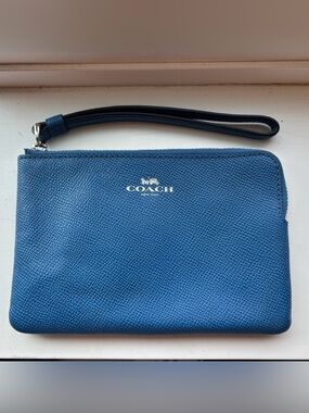 🌟 Authentic Coach Corner Zip Wristlet in Cobalt Crossgrain Leather 🌟